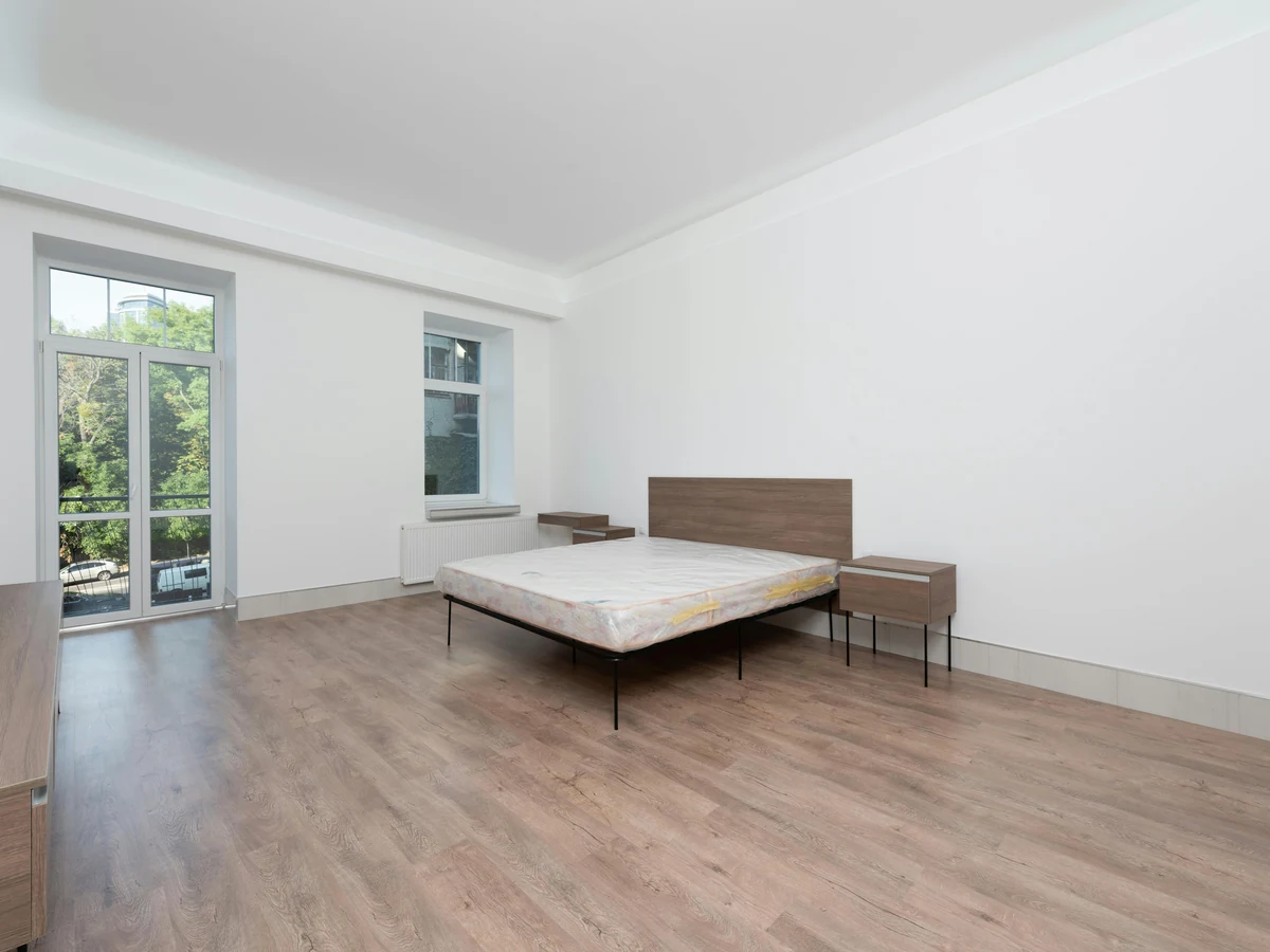 bedroom-painting-minimalist-white-bedroom-lincoln-decorators Bedroom painting in Cherry Willingham, minimalist white finish by Lincoln Decorators