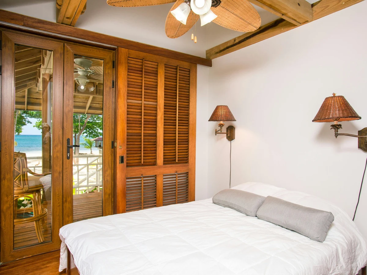 bedroom-painting-rustic-cabin-bedroom-lincoln-decorators Rustic cabin bedroom painting for rural properties by Lincoln Decorators