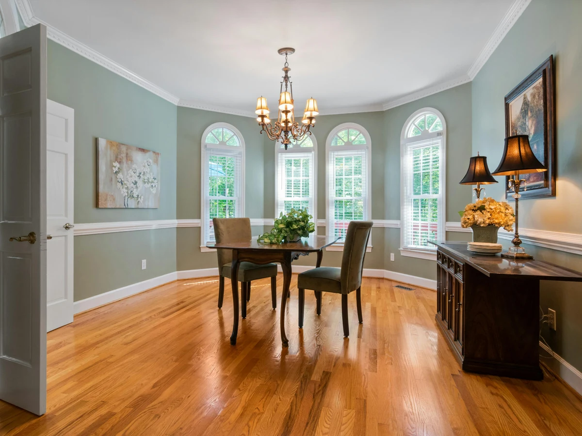dining-room-painting-teal-walls-dining-lincoln-decorators Dining room with teal feature walls painted by Lincoln Decorators in a period property