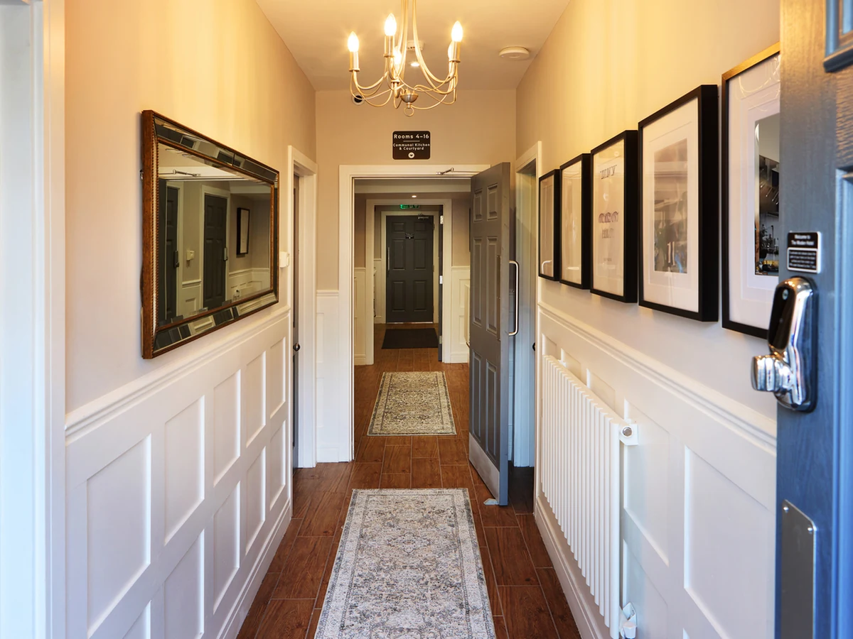 hallway-painting-elegant-hotel-corridor-lincoln-decorators Hallway wallpapering in Market Rasen, elegant corridor finish by Lincoln Decorators