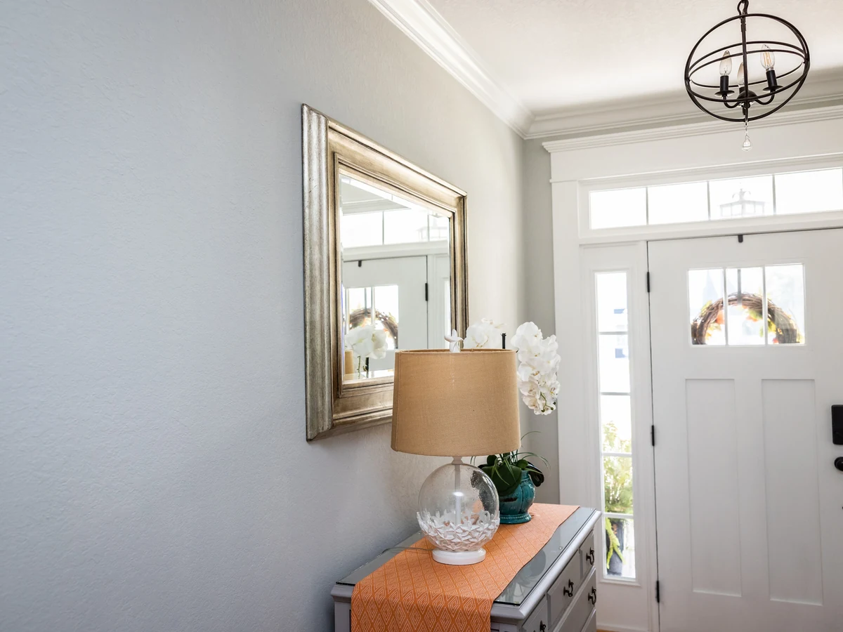 hallway-painting-light-grey-hallway-lincoln-decorators Hallway painting in Dunholme, light grey finish by Lincoln Decorators