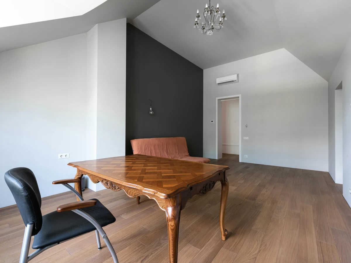 home-office-painting-room-dark-feature-lincoln-decorators Dark feature wall in a home office painted by Lincoln Decorators in Lincoln