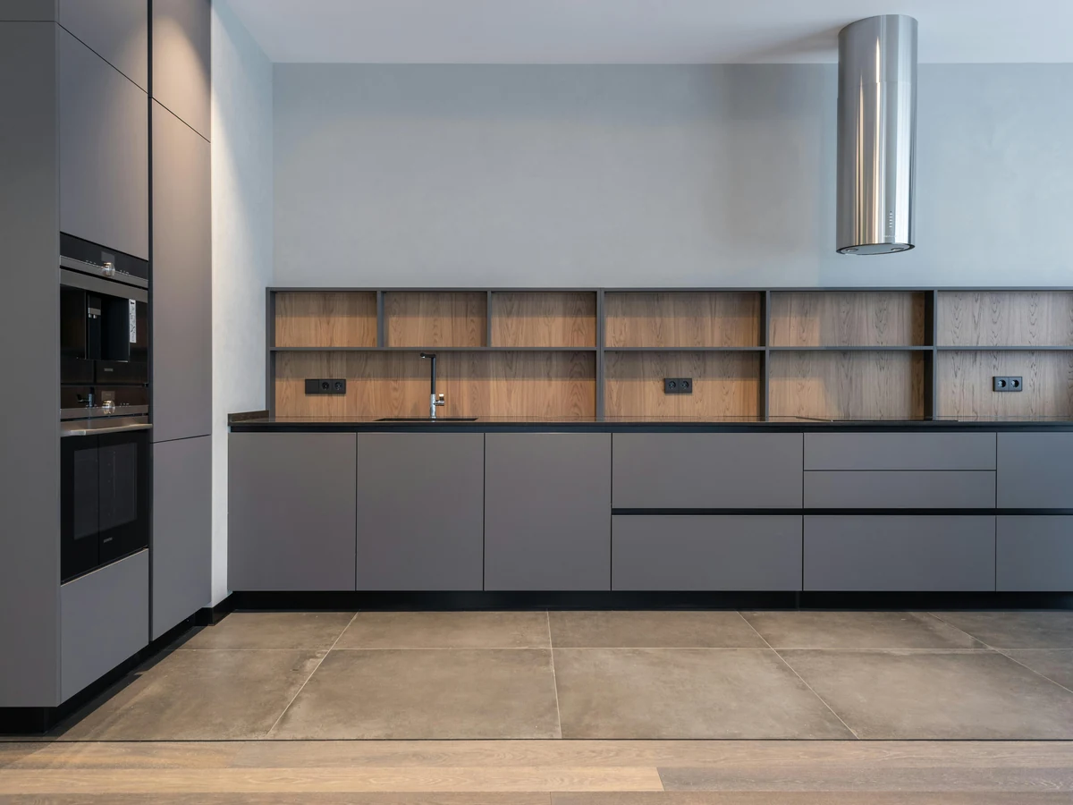 kitchen-painting-grey-modern-kitchen-lincoln-decorators Grey modern kitchen painting in Lincoln by Lincoln Decorators