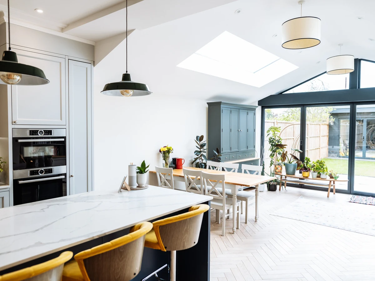 kitchen-painting-modern-open-plan-lincoln-decorators Kitchen painting in Cherry Willingham, modern open-plan kitchen by Lincoln Decorators