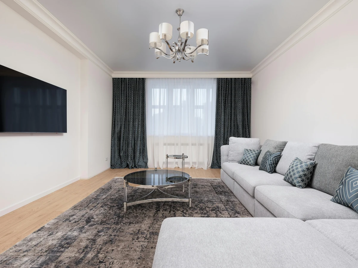 living-room-painting-white-lounge-grey-lincoln-decorators Living room painting in Lincoln, white lounge with grey accents by Lincoln Decorators