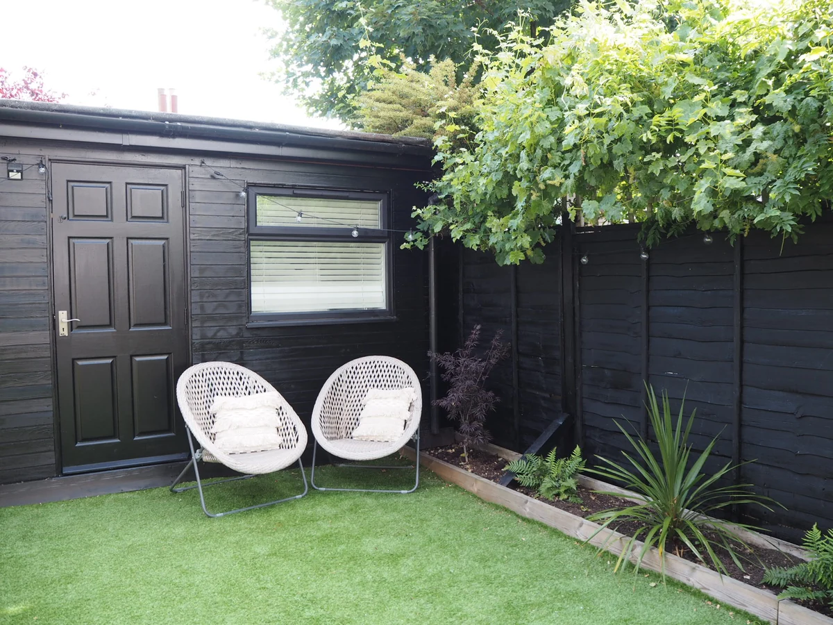 Black painted garden shed by Lincoln Decorators